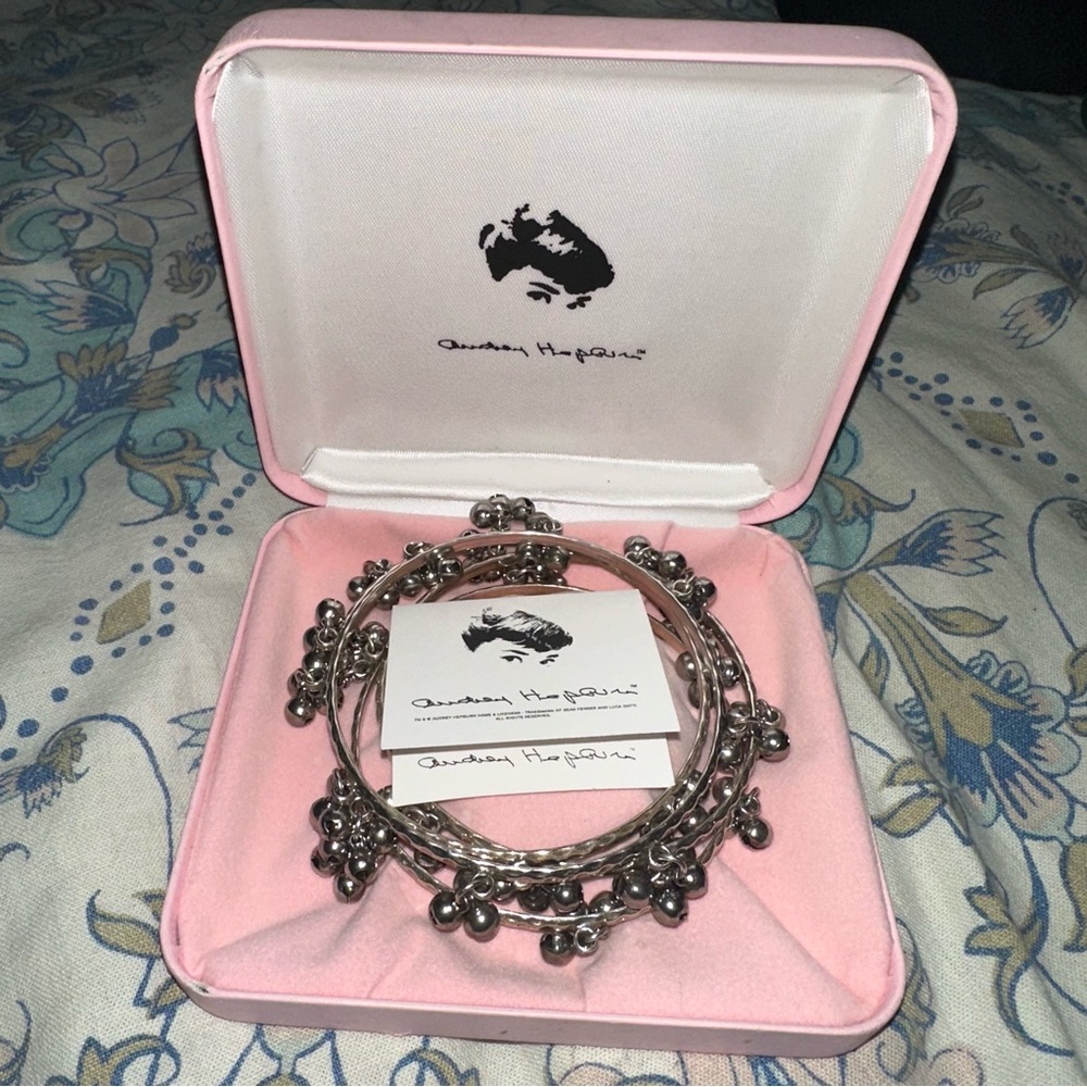 Camrose & Kross Audrey Hepburn 🩶 silver bangle bracelet set